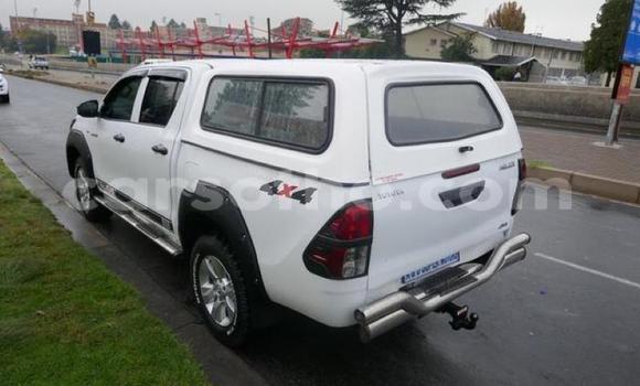 اشتري مستعمل Toyota Hilux White سيارة في Hlotse في Leribe اشتري مستعمل Toyota Hilux White سيارة في Hlotse في Leribe