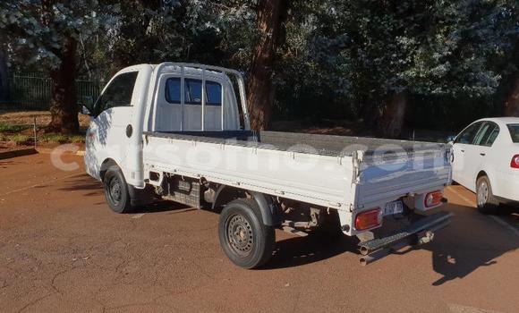 اشتري مستعمل Hyundai H200 White شاحنة في Mohale's Hoek في Mohale's Hoek اشتري مستعمل Hyundai H200 White شاحنة في Mohale's Hoek في Mohale's Hoek