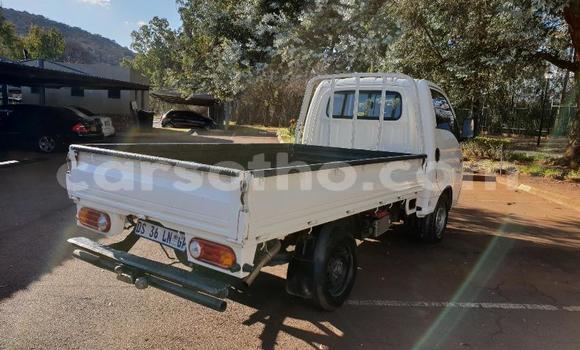 اشتري مستعمل Hyundai H200 White شاحنة في Mohale's Hoek في Mohale's Hoek اشتري مستعمل Hyundai H200 White شاحنة في Mohale's Hoek في Mohale's Hoek