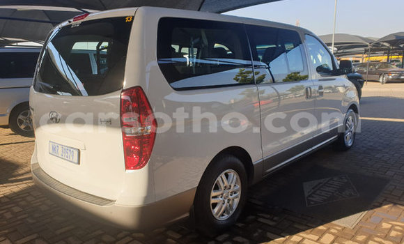 Acheter Occasion Voiture Hyundai H1 Blanc à Maseru, Maseru Acheter Occasion Voiture Hyundai H1 Blanc à Maseru, Maseru