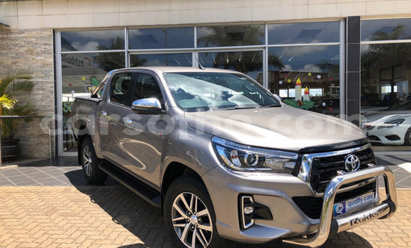 Sayi Na hannu Toyota Hilux Silver Mota in Mafeteng a Mafeteng Sayi Na hannu Toyota Hilux Silver Mota in Mafeteng a Mafeteng