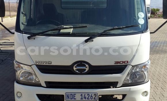 Buy Used Hino 300 Series White Truck in Maputsoa in Leribe Buy Used Hino 300 Series White Truck in Maputsoa in Leribe