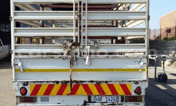 Buy Used Hino 300 Series White Truck in Maputsoa in Leribe Buy Used Hino 300 Series White Truck in Maputsoa in Leribe