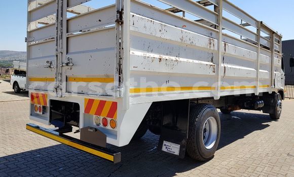 Sayi Na hannu Hino 300 Series White Babbar mota in Maputsoa a Leribe Sayi Na hannu Hino 300 Series White Babbar mota in Maputsoa a Leribe