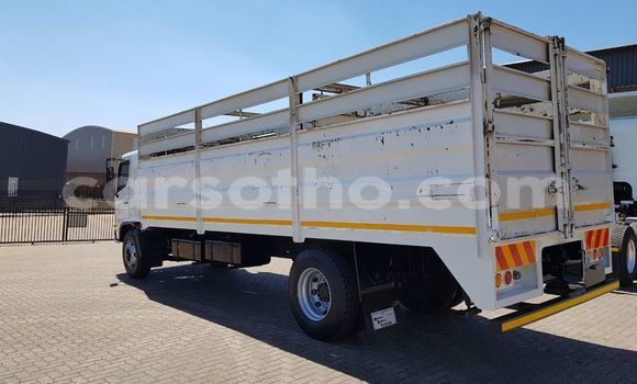 Sayi Na hannu Hino 300 Series White Babbar mota in Maputsoa a Leribe Sayi Na hannu Hino 300 Series White Babbar mota in Maputsoa a Leribe