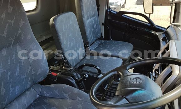 Sayi Na hannu Hino 300 Series White Babbar mota in Maputsoa a Leribe Sayi Na hannu Hino 300 Series White Babbar mota in Maputsoa a Leribe