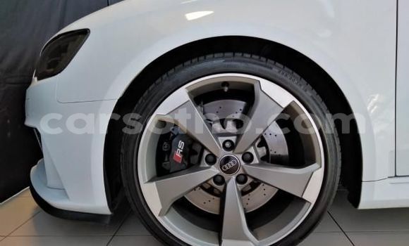 Sayi Na hannu Audi RS3 White Mota in Maseru a Maseru Sayi Na hannu Audi RS3 White Mota in Maseru a Maseru