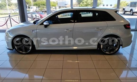 Sayi Na hannu Audi RS3 White Mota in Maseru a Maseru Sayi Na hannu Audi RS3 White Mota in Maseru a Maseru