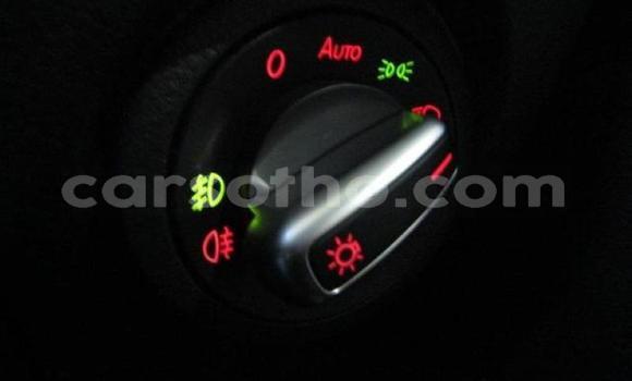 Sayi Na hannu Volkswagen Amarok White Mota in Roma a Maseru Sayi Na hannu Volkswagen Amarok White Mota in Roma a Maseru