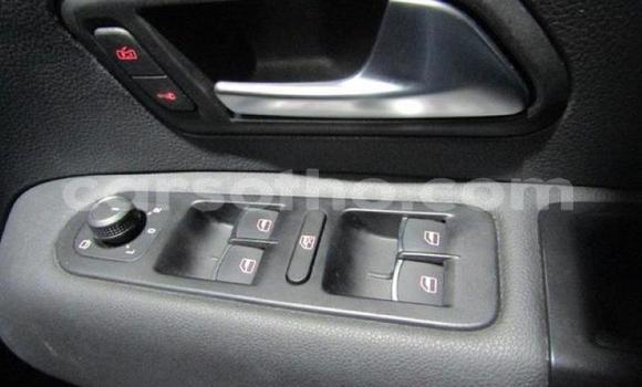 Sayi Na hannu Volkswagen Amarok White Mota in Roma a Maseru Sayi Na hannu Volkswagen Amarok White Mota in Roma a Maseru