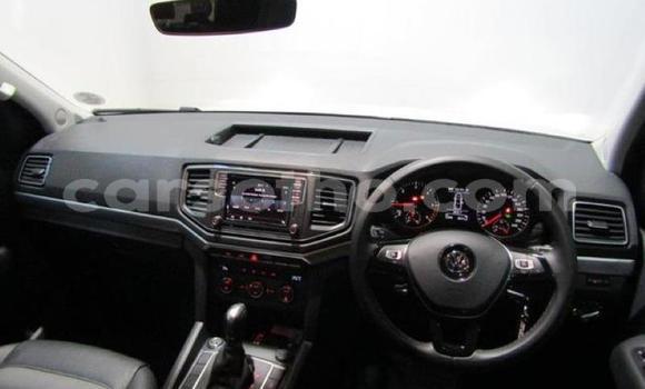 Sayi Na hannu Volkswagen Amarok White Mota in Roma a Maseru Sayi Na hannu Volkswagen Amarok White Mota in Roma a Maseru