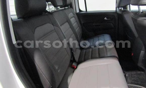 Sayi Na hannu Volkswagen Amarok White Mota in Roma a Maseru Sayi Na hannu Volkswagen Amarok White Mota in Roma a Maseru