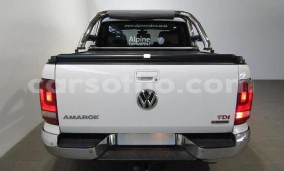 Sayi Na hannu Volkswagen Amarok White Mota in Roma a Maseru Sayi Na hannu Volkswagen Amarok White Mota in Roma a Maseru
