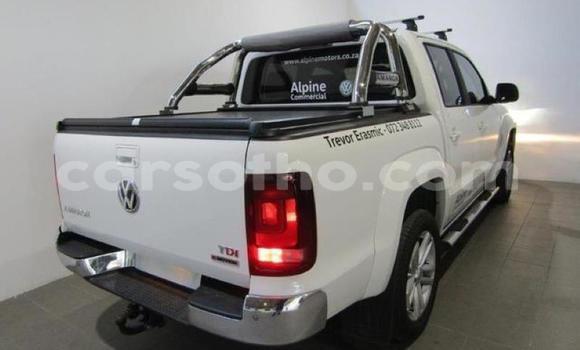 Sayi Na hannu Volkswagen Amarok White Mota in Roma a Maseru Sayi Na hannu Volkswagen Amarok White Mota in Roma a Maseru