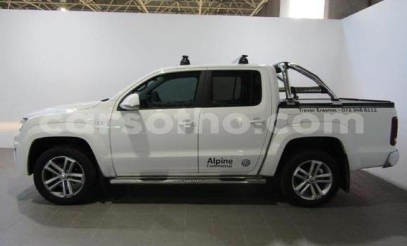 Sayi Na hannu Volkswagen Amarok White Mota in Roma a Maseru Sayi Na hannu Volkswagen Amarok White Mota in Roma a Maseru