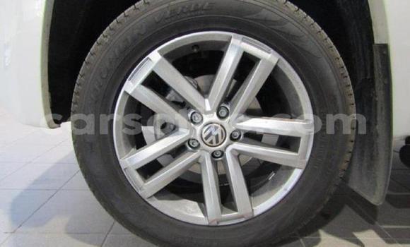 Sayi Na hannu Volkswagen Amarok White Mota in Roma a Maseru Sayi Na hannu Volkswagen Amarok White Mota in Roma a Maseru