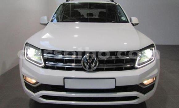 Sayi Na hannu Volkswagen Amarok White Mota in Roma a Maseru Sayi Na hannu Volkswagen Amarok White Mota in Roma a Maseru