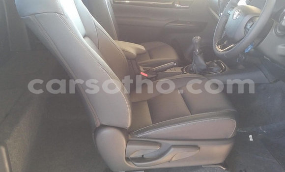 Sayi Na hannu Toyota Hilux White Mota in Maseru a Maseru Sayi Na hannu Toyota Hilux White Mota in Maseru a Maseru