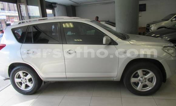 Sayi Na hannu Toyota RAV4 Silver Mota in Maseru a Maseru Sayi Na hannu Toyota RAV4 Silver Mota in Maseru a Maseru