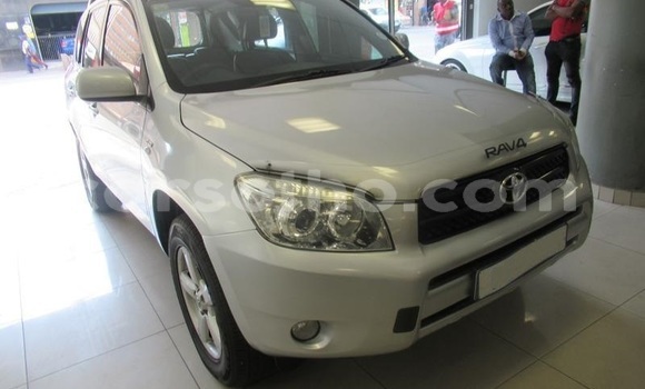 Sayi Na hannu Toyota RAV4 Silver Mota in Maseru a Maseru Sayi Na hannu Toyota RAV4 Silver Mota in Maseru a Maseru