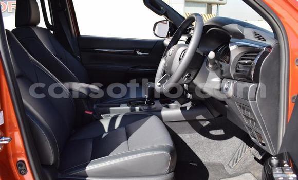 Sayi Na hannu Toyota Hilux Beige Mota in Butha–Buthe a Thaba-Tseka Sayi Na hannu Toyota Hilux Beige Mota in Butha–Buthe a Thaba-Tseka