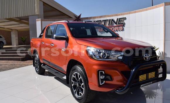 Sayi Na hannu Toyota Hilux Beige Mota in Butha–Buthe a Thaba-Tseka Sayi Na hannu Toyota Hilux Beige Mota in Butha–Buthe a Thaba-Tseka