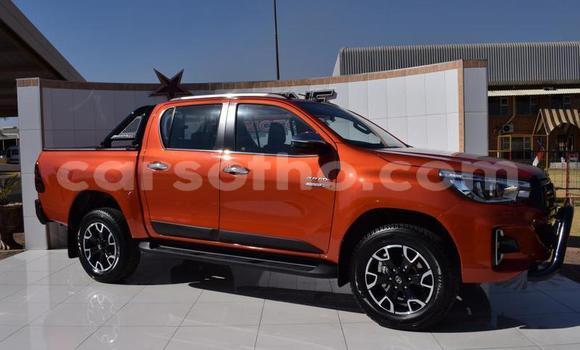Sayi Na hannu Toyota Hilux Beige Mota in Butha–Buthe a Thaba-Tseka Sayi Na hannu Toyota Hilux Beige Mota in Butha–Buthe a Thaba-Tseka