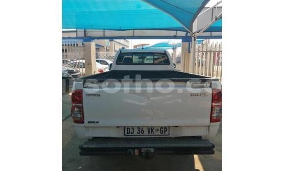Sayi Na hannu Toyota Hilux White Mota in Maputsoa a Leribe Sayi Na hannu Toyota Hilux White Mota in Maputsoa a Leribe