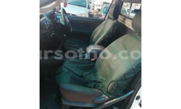 Sayi Na hannu Toyota Hilux White Mota in Maputsoa a Leribe Sayi Na hannu Toyota Hilux White Mota in Maputsoa a Leribe