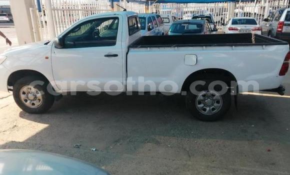 Sayi Na hannu Toyota Hilux White Mota in Maputsoa a Leribe Sayi Na hannu Toyota Hilux White Mota in Maputsoa a Leribe