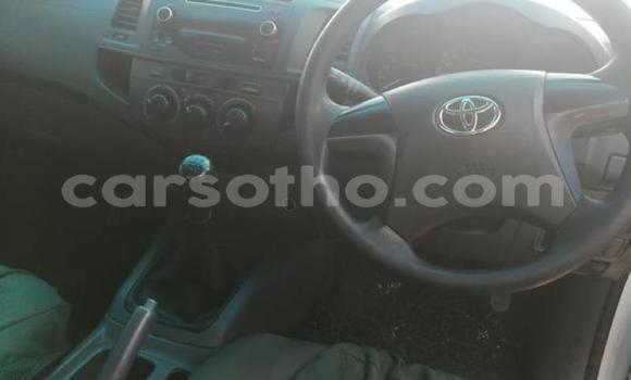 Sayi Na hannu Toyota Hilux White Mota in Maputsoa a Leribe Sayi Na hannu Toyota Hilux White Mota in Maputsoa a Leribe