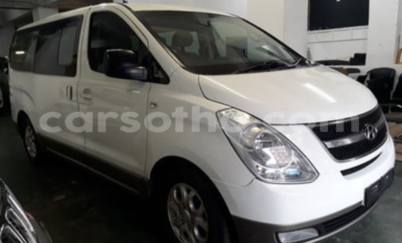 Sayi Na hannu Hyundai H1 White Mota in Maseru a Maseru Sayi Na hannu Hyundai H1 White Mota in Maseru a Maseru