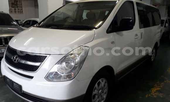 Sayi Na hannu Hyundai H1 White Mota in Maseru a Maseru Sayi Na hannu Hyundai H1 White Mota in Maseru a Maseru