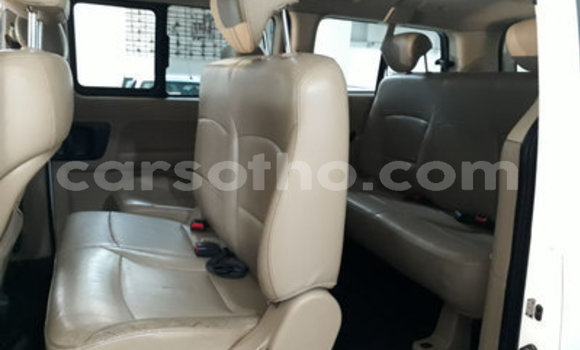 Sayi Na hannu Hyundai H1 White Mota in Maseru a Maseru Sayi Na hannu Hyundai H1 White Mota in Maseru a Maseru