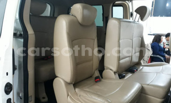 Sayi Na hannu Hyundai H1 White Mota in Maseru a Maseru Sayi Na hannu Hyundai H1 White Mota in Maseru a Maseru