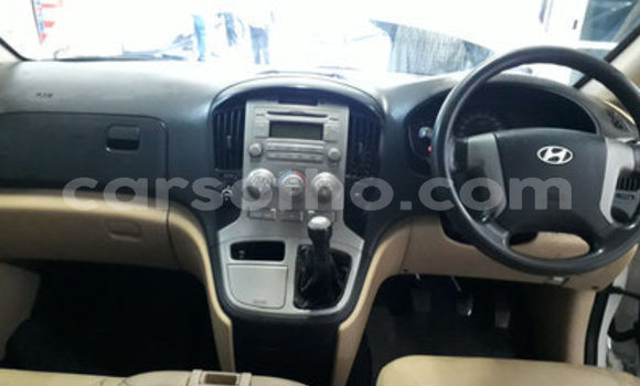 Sayi Na hannu Hyundai H1 White Mota in Maseru a Maseru Sayi Na hannu Hyundai H1 White Mota in Maseru a Maseru