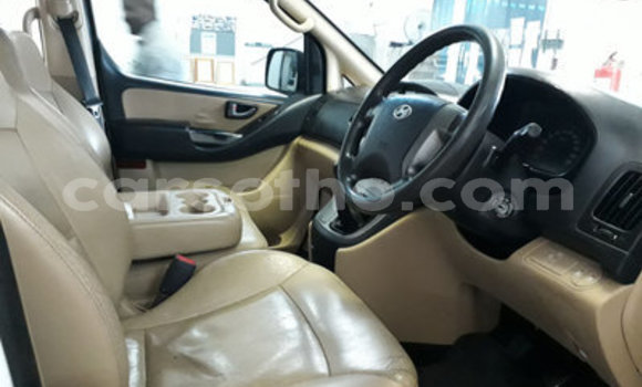 Sayi Na hannu Hyundai H1 White Mota in Maseru a Maseru Sayi Na hannu Hyundai H1 White Mota in Maseru a Maseru