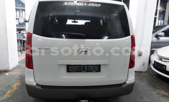 Sayi Na hannu Hyundai H1 White Mota in Maseru a Maseru Sayi Na hannu Hyundai H1 White Mota in Maseru a Maseru