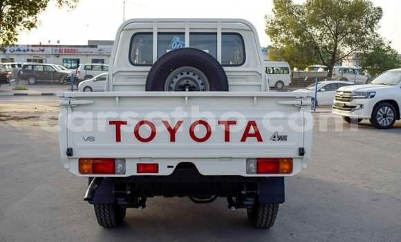 Sayi Imported Toyota Land Cruiser Beige Mota in Import - Dubai a Maseru Sayi Imported Toyota Land Cruiser Beige Mota in Import - Dubai a Maseru