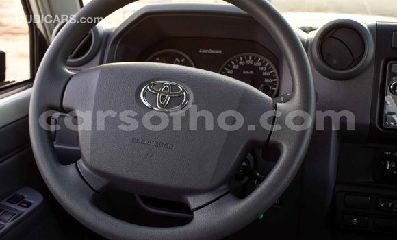 Sayi Imported Toyota Land Cruiser Beige Mota in Import - Dubai a Maseru Sayi Imported Toyota Land Cruiser Beige Mota in Import - Dubai a Maseru