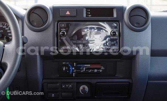 Sayi Imported Toyota Land Cruiser Beige Mota in Import - Dubai a Maseru Sayi Imported Toyota Land Cruiser Beige Mota in Import - Dubai a Maseru