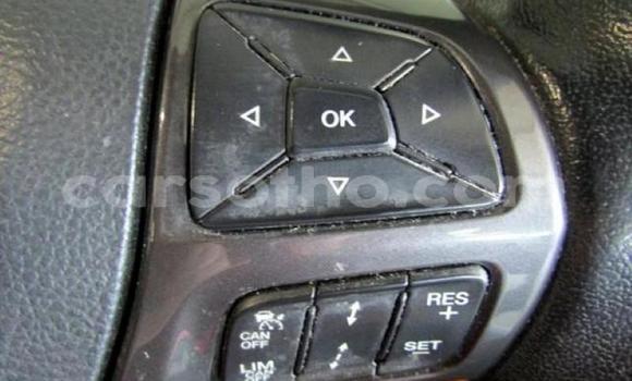 Sayi Na hannu Ford Everest White Mota in Butha Buthe a Butha-Buthe Sayi Na hannu Ford Everest White Mota in Butha Buthe a Butha-Buthe