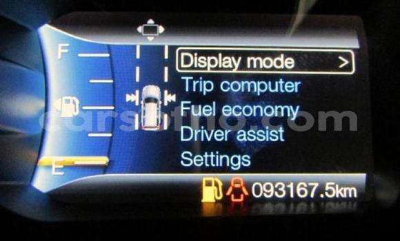 Sayi Na hannu Ford Everest White Mota in Butha Buthe a Butha-Buthe Sayi Na hannu Ford Everest White Mota in Butha Buthe a Butha-Buthe