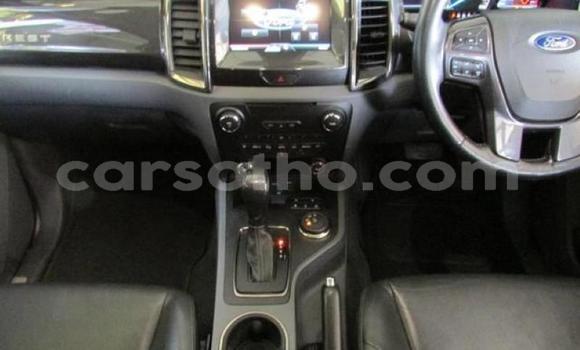 Sayi Na hannu Ford Everest White Mota in Butha Buthe a Butha-Buthe Sayi Na hannu Ford Everest White Mota in Butha Buthe a Butha-Buthe