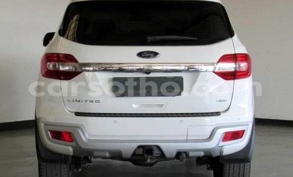 Sayi Na hannu Ford Everest White Mota in Butha Buthe a Butha-Buthe Sayi Na hannu Ford Everest White Mota in Butha Buthe a Butha-Buthe