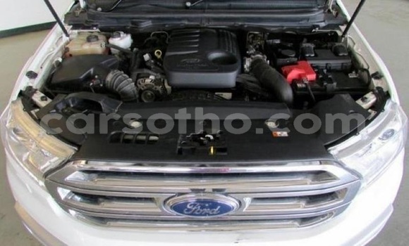 Sayi Na hannu Ford Everest White Mota in Butha Buthe a Butha-Buthe Sayi Na hannu Ford Everest White Mota in Butha Buthe a Butha-Buthe