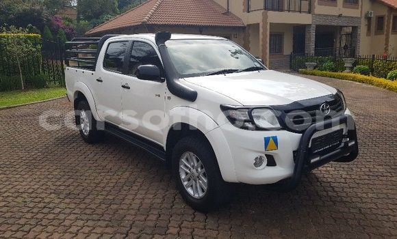 Sayi Na hannu Toyota Hilux White Mota in Maseru a Maseru Sayi Na hannu Toyota Hilux White Mota in Maseru a Maseru