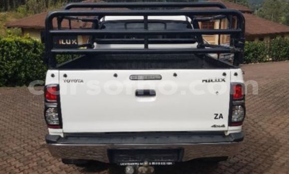 Sayi Na hannu Toyota Hilux White Mota in Maseru a Maseru Sayi Na hannu Toyota Hilux White Mota in Maseru a Maseru