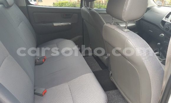 Sayi Na hannu Toyota Hilux White Mota in Maseru a Maseru Sayi Na hannu Toyota Hilux White Mota in Maseru a Maseru