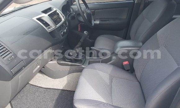 Sayi Na hannu Toyota Hilux White Mota in Maseru a Maseru Sayi Na hannu Toyota Hilux White Mota in Maseru a Maseru